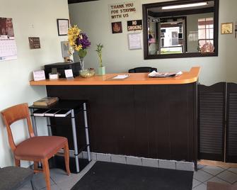 Rexdale Inn - Seminole - Front desk