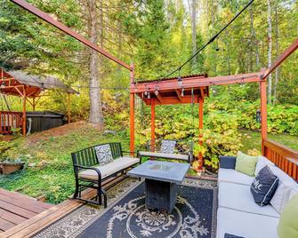 Dreamy Alpine Cabin with Hot Tub, Fireplace and More! - Alpine - Patio