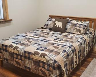 Quiet Cozy Private Retreat near Rickett's Glen State Park - Benton - Bedroom