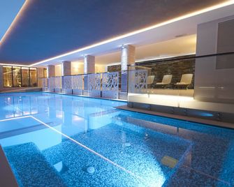 Alpine Charme & Wellness Hotel Europeo - פינצולו - בריכה