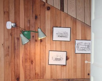 Rustic Mountain Joy in 1914 Cabin - Black Mountain - Schlafzimmer
