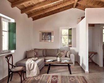 Dounias Village Home - Korithi - Sala de estar