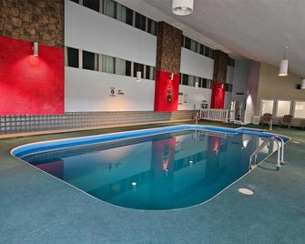 Howard Johnson by Wyndham Woodstock NB - Woodstock - Piscina