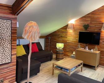 À louer beau deux-pièces St-Etienne-de-Tinée - Saint-Étienne-de-Tinée - Sala de estar