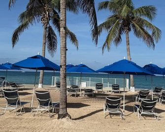 Cayman Reef Resort 50 - Ocean Oasis - George Town - Beach