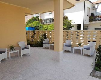 Nuovo Appartamentino a 50 mt dal Mare - Montesilvano - Terasa