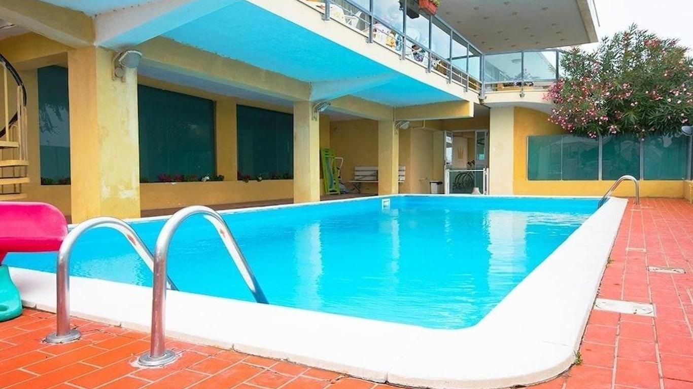 Hotel Crown