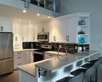 Tanglewood 13 is a ocean and park view unit on Rathtrevor Beach! - Parksville - Küche