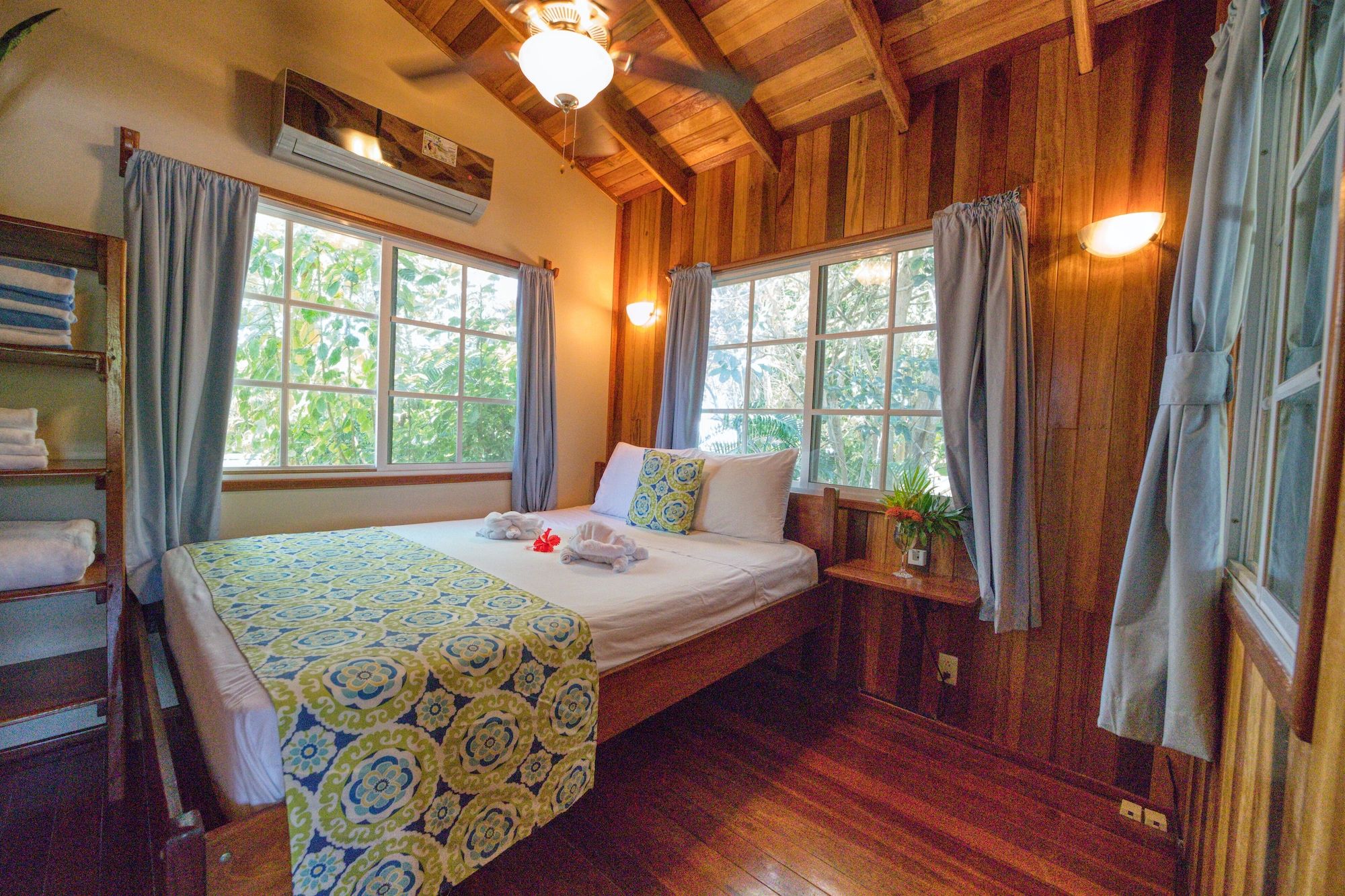 بلاسينسيا فيلاز - بليسنشا - غرفة نوم