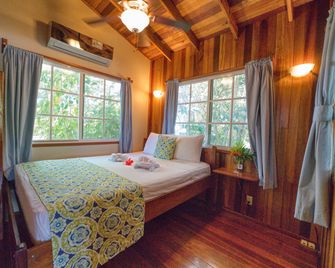 بلاسينسيا فيلاز - بليسنشا - غرفة نوم