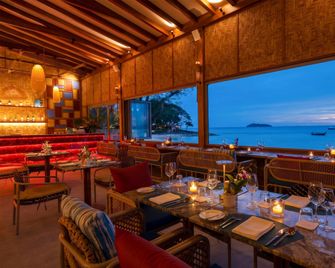 Outrigger Phi Phi Island Resort - Phi Phi -saaret - Ravintola