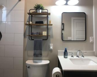 Private suite by Village of Arroyo Grande. Close to beaches, hiking & wineries! - Arroyo Grande - Bathroom