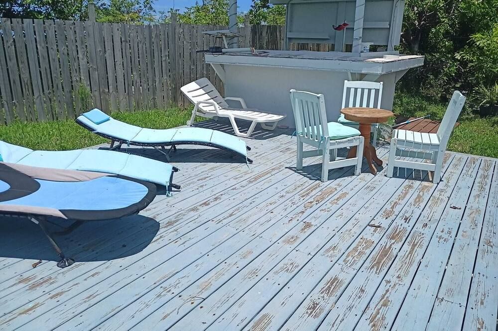 Private yet cozy hideaway villa - Marsh Harbour - Innenhof