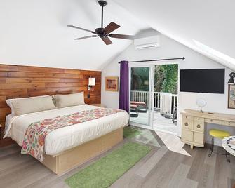 Folly Vacation 305 E Erie Fantastic Location - Folly Beach - Bedroom