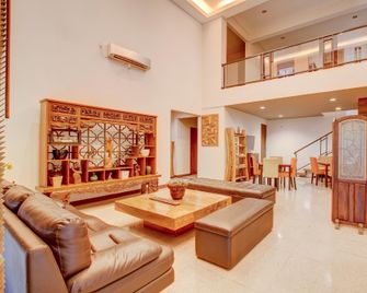 Dancenter Terogong Sembilan - Yakarta - Lobby
