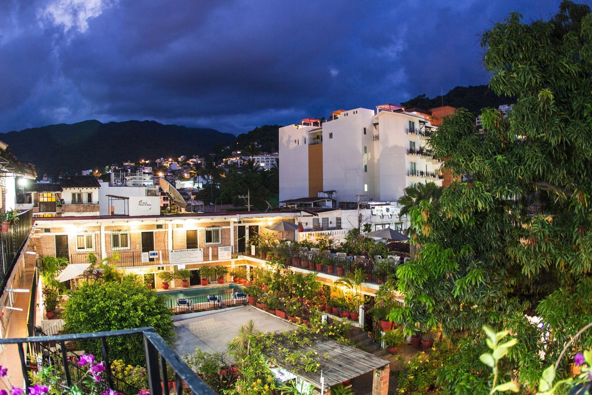 Hotel Posada De Roger - Near Los Muertos Beach - פוארטו ויארטה