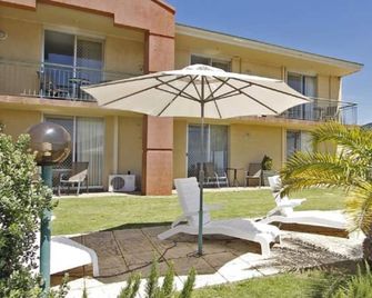 Ocean View Motel - Perth - Patio