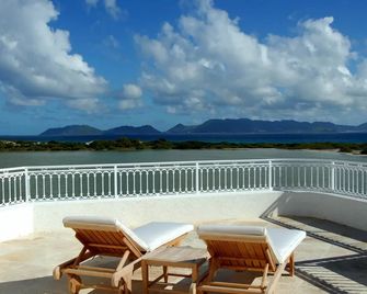 Sheriva Luxury Villas and Suites - West End Village - Balcone