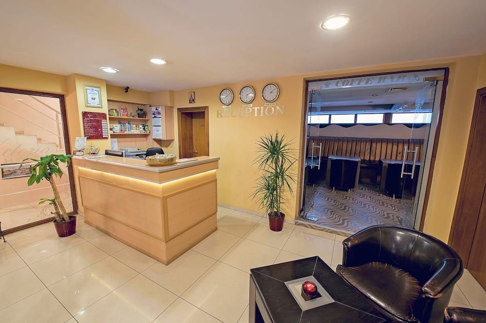 Victoria Hotel - וארנה - דלפק קבלה