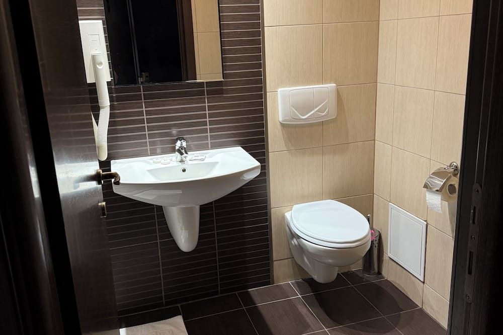 Hotel Q Art Severus - Zalău - Bathroom