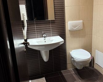 Hotel Q Art Severus - Zalău - Bathroom