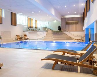 Kongresshotel Potsdam am Templiner See - Potsdam - Piscina