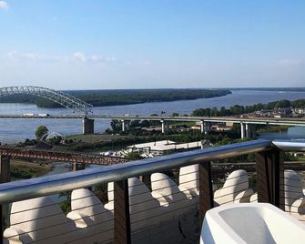 Hu Hotel Memphis - Memphis - Balcony