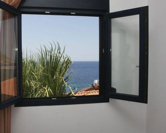 Frini Studios - Agia Varvara - Balcón