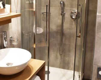 Adrian Hotel - Atenas - Baño