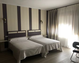 Marques de Santillana - Torrelavega - Спальня