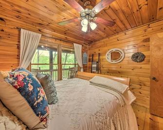 Peaceful Blue Ridge Cabin with Decks and Fire Pit - Blue Ridge - Bedroom