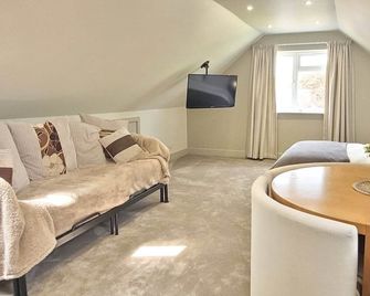 Apple Tree Place B&B - Tadley