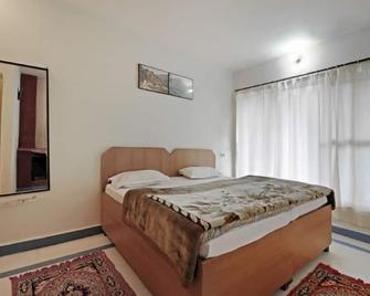 Janardan Resort Pangot - Nainital - Schlafzimmer