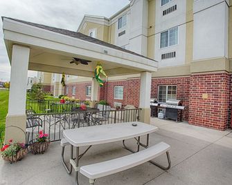 Candlewood Suites Fargo-N. Dakota State Univ. By IHG - Fargo - Innenhof