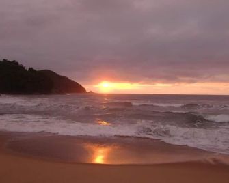 Água Doce Challets, 100m from the beach - Ubatuba - Strand