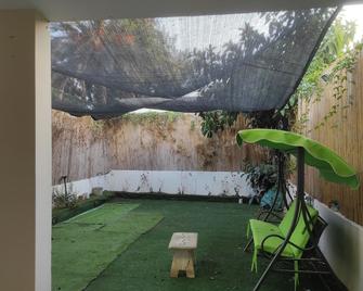 Lovely ground floor apartment with Garden - Ramat Gan - Patio
