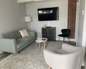 Station 1 - Suites Boutique Hotel - מונקטון - סלון