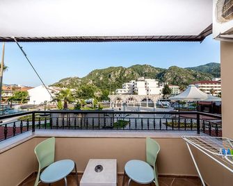 Lighthouse Apartments - İçmeler - Balcón