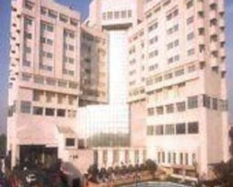 Hotel Samrat - Prayagraj - Building