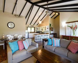 3 Bedroom Family Villa located in an amazing jungle lodge - Punta Gorda - Sala de estar