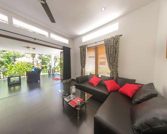 Dream Estate Lombok Villas - Mangsit - Living room