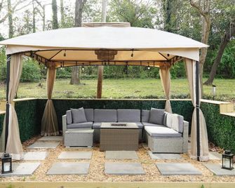 The Pink Retreat Atl Perfect for Girls Night - Atlanta - Patio