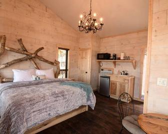 The Riverbirch Treehouse-close to town yet steps away from total wilderness - Nixa - Bedroom