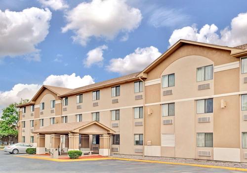 Super 8 by Wyndham Mokena/Frankfort /I-80 from $67. Mokena Hotel Deals &  Reviews - KAYAK