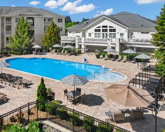 Landing Apartments - University City North - Charlotte - Zwembad