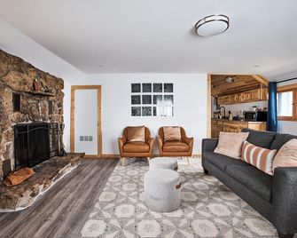 Misty Mountain Lodge - Estes Park - Living room