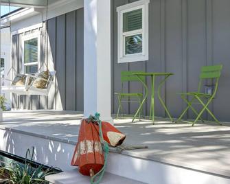 Marsh Hen Den - 5 Min to SAV / 15 to Beach by Lucky Savanah - Thunderbolt - Patio