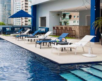 Golden Tulip Porto Vitória - Vitória - Pool