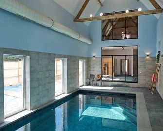 Les Campanes - Gîte for 8 people with indoor pool and sauna - Spiennes - Piscina
