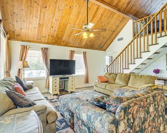 Boat and Swim Lakefront Toledo Bend Retreat! - Many - Wohnzimmer